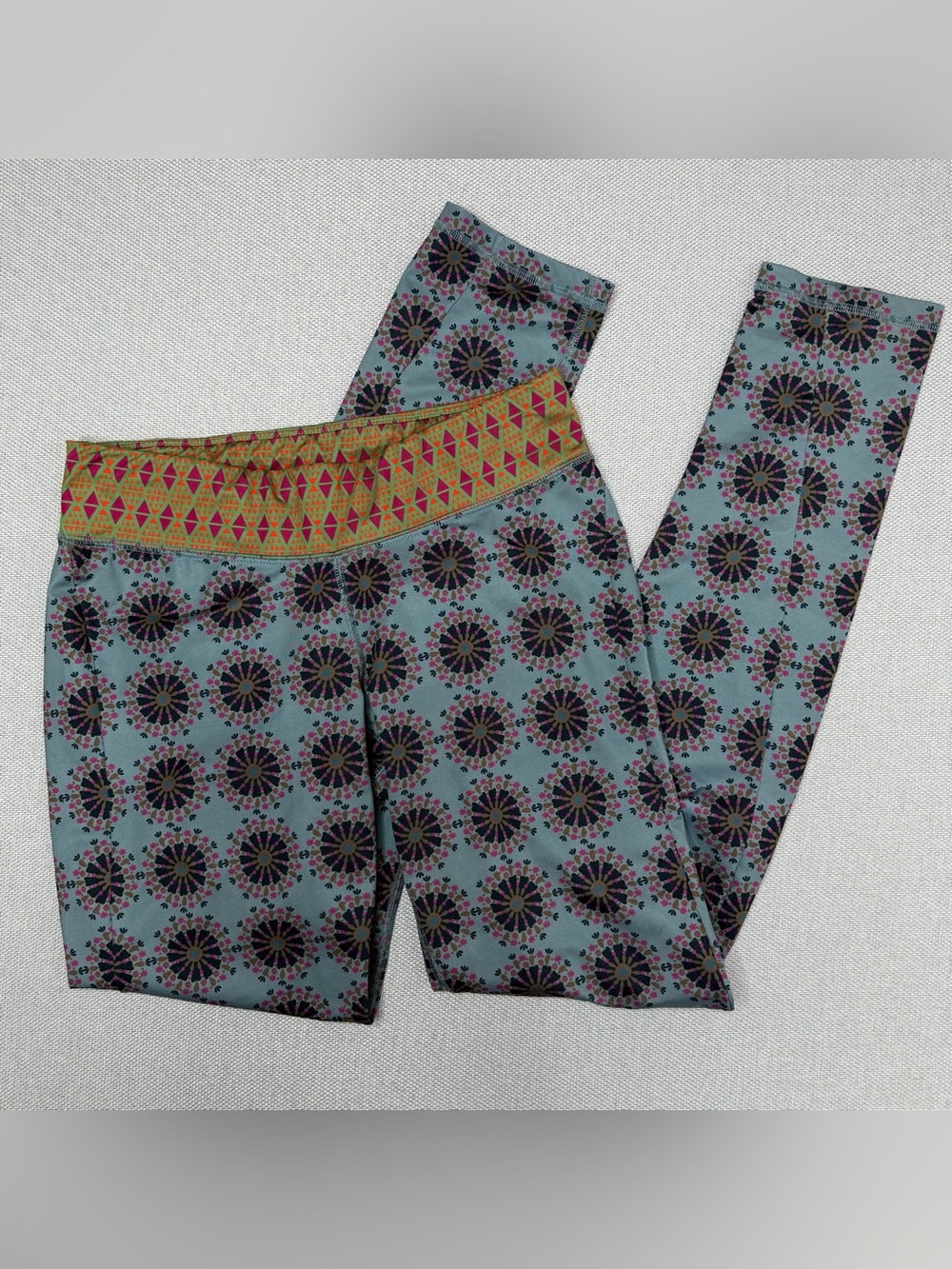 Natural Life Colorful Geometric Leggings Size Medium